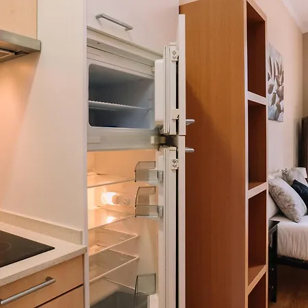 Elegancia En La Plaza De By Vigo