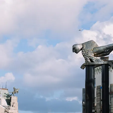 Elegancia En La Plaza De By * Vigo